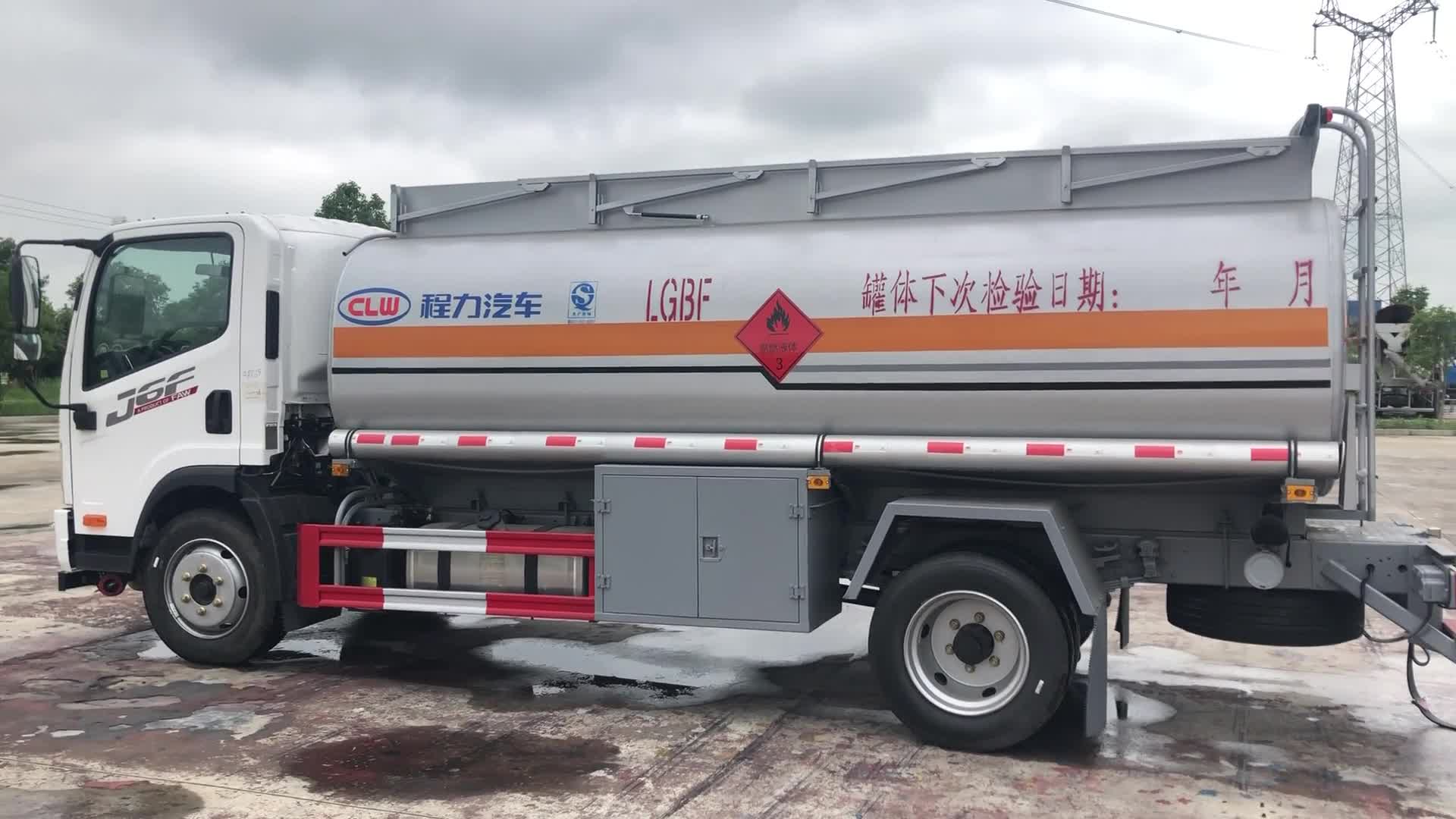 解放8噸油罐車