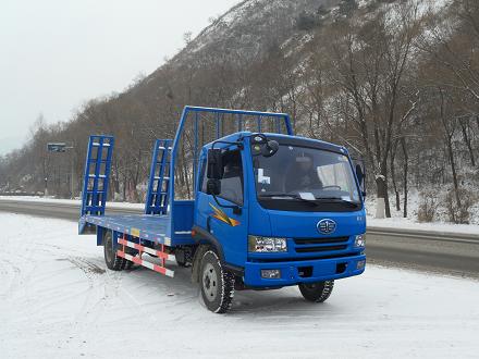 東風多利卡平板運輸車，解放挖機拖車價格