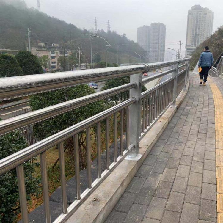 贵州世腾景观护栏不锈钢复合管桥梁河道景观防护栏安装厂家