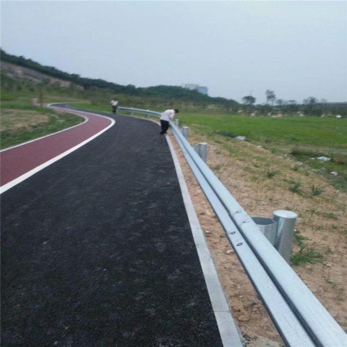 云南路护栏公路护栏板高速公路护栏厂家供应公路边的护栏波形公路护栏公路防护栏乡村公路防护栏