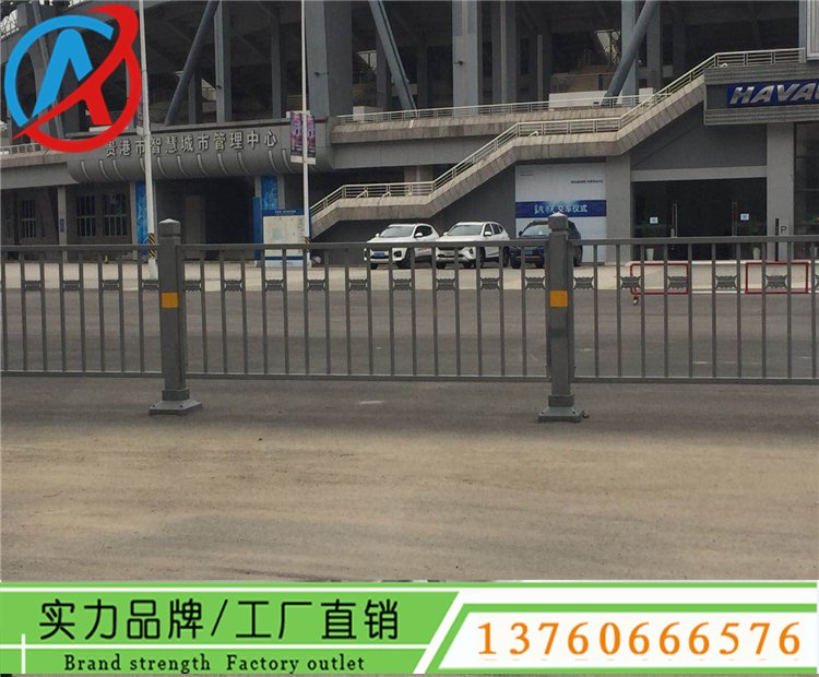 东莞马路镂空式防撞栏多款式南城路边防护铁制栏杆