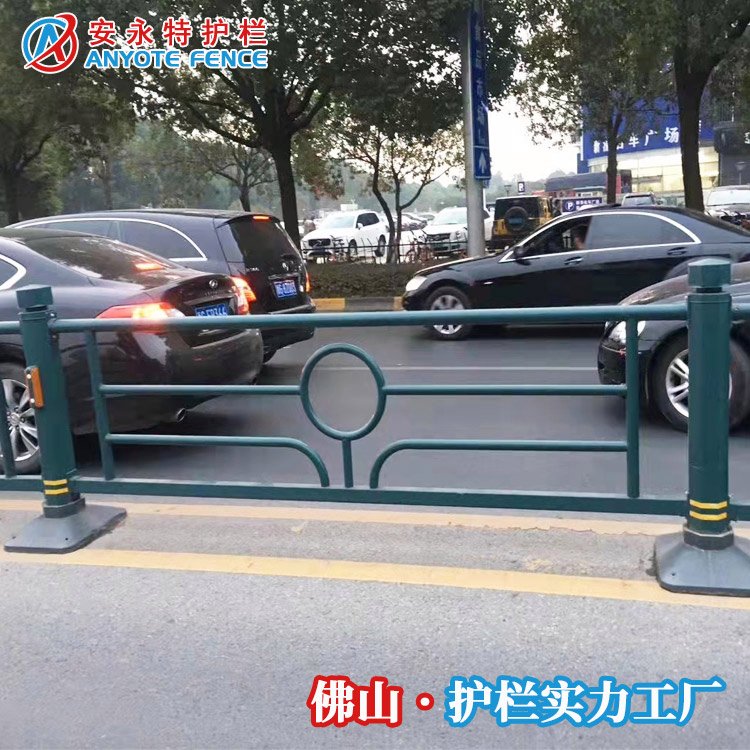 城市路中道路护栏烤漆路侧隔离栏马路锌钢市政围栏来图定制