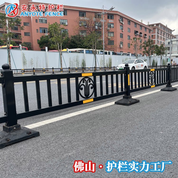 定制羊城城市道路栏杆人车分流镀锌隔离护栏机非安全防撞栏厂家