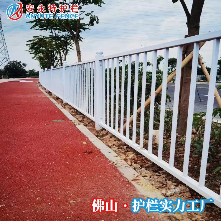 市政道路护栏定制厂家人行道隔离栏马路中央分隔防护栏