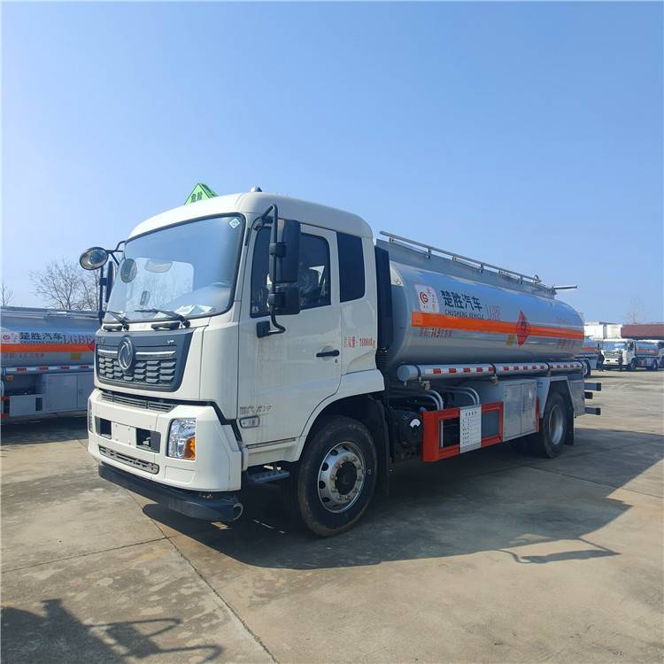 楚勝牌CSC5180GYYD6型運(yùn)油車(chē)東風(fēng)天錦十噸油罐車(chē)