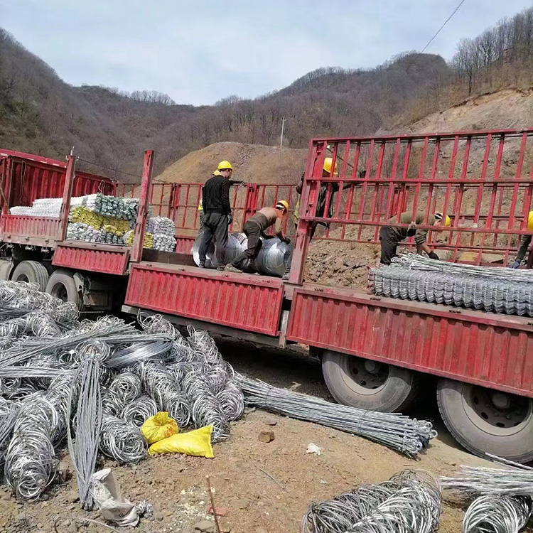  雄达边坡防护网铁路旁的主动包山护坡网预防自然灾害用的拦石网