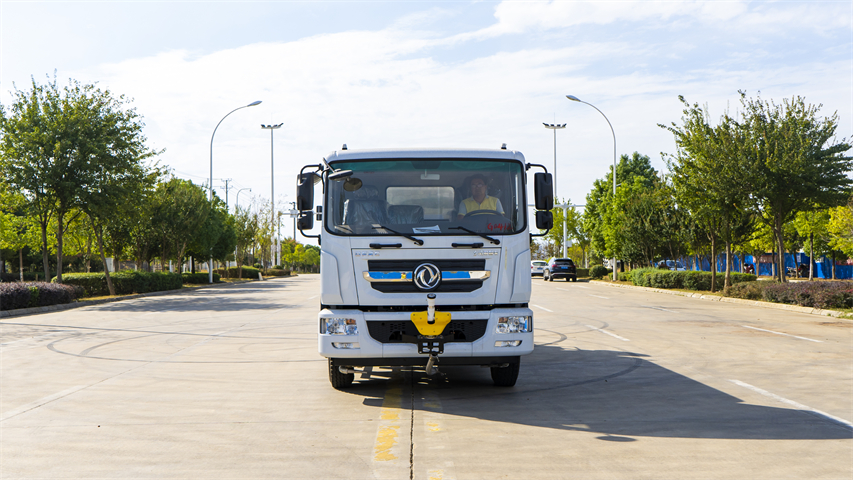 東風(fēng)D9灑水車12-15方城市綠化噴灑車各種車型分期來(lái)廠看車包接送