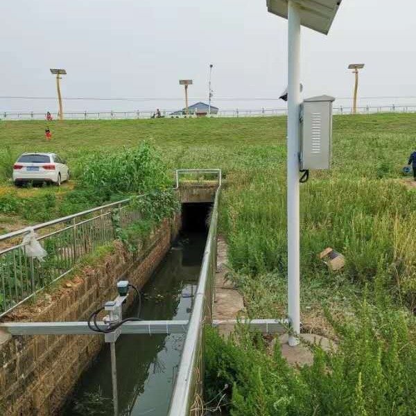 农田灌溉水渠电磁式明渠流量计太阳能供电防雷设计带4G无线远传