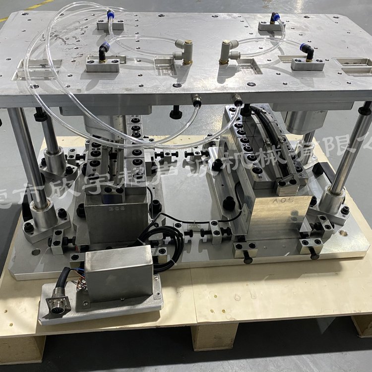 汽车灯焊接模具导光柱摩擦模欣宇大灯制具制作振动磨擦焊接机