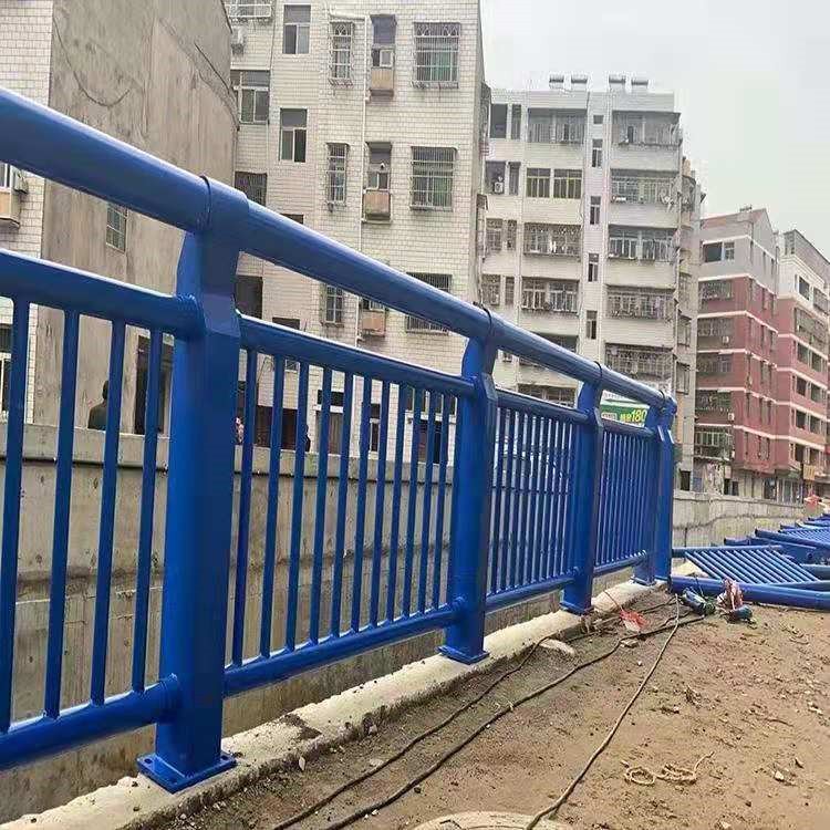 高架桥防护用公路桥梁防撞护栏多横梁设计生产一体化质量上乘