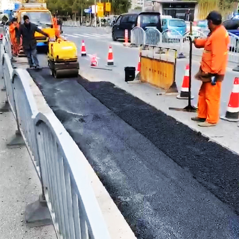 沥青路面修复混凝土冷补料施工秋冬季料耐低温强度高冷铺冷填料