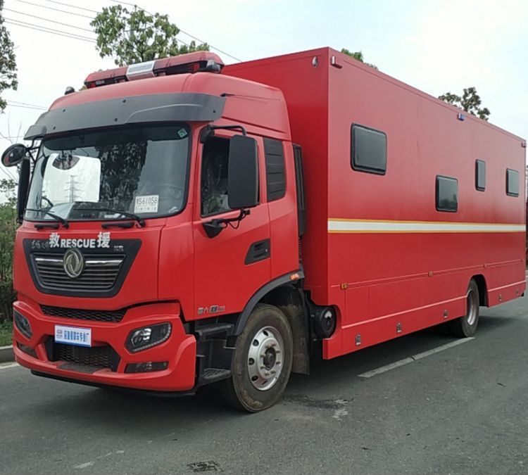 程力牌CL5120TSY6BZ型8-12人东风天锦宿营车