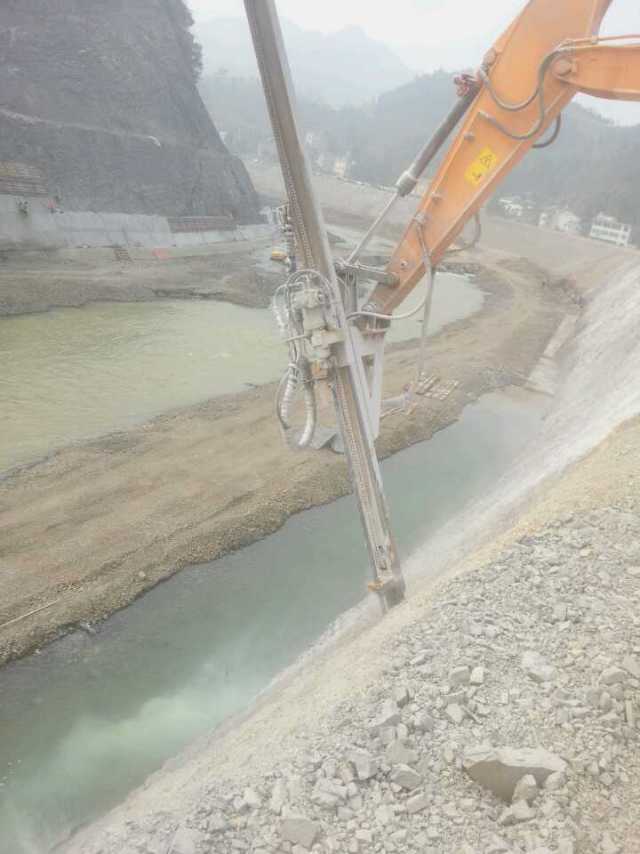 銅仁萬山邊坡爆破破石機