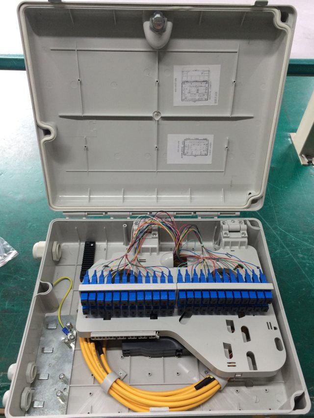 供应宁夏弱电工程32芯塑料光纤分纤箱 法兰机架式塑料光纤分纤箱