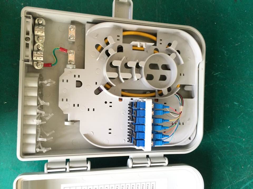 供应重庆通信工程36芯法兰机架式塑料光纤分纤箱 直溶式塑料光纤分纤