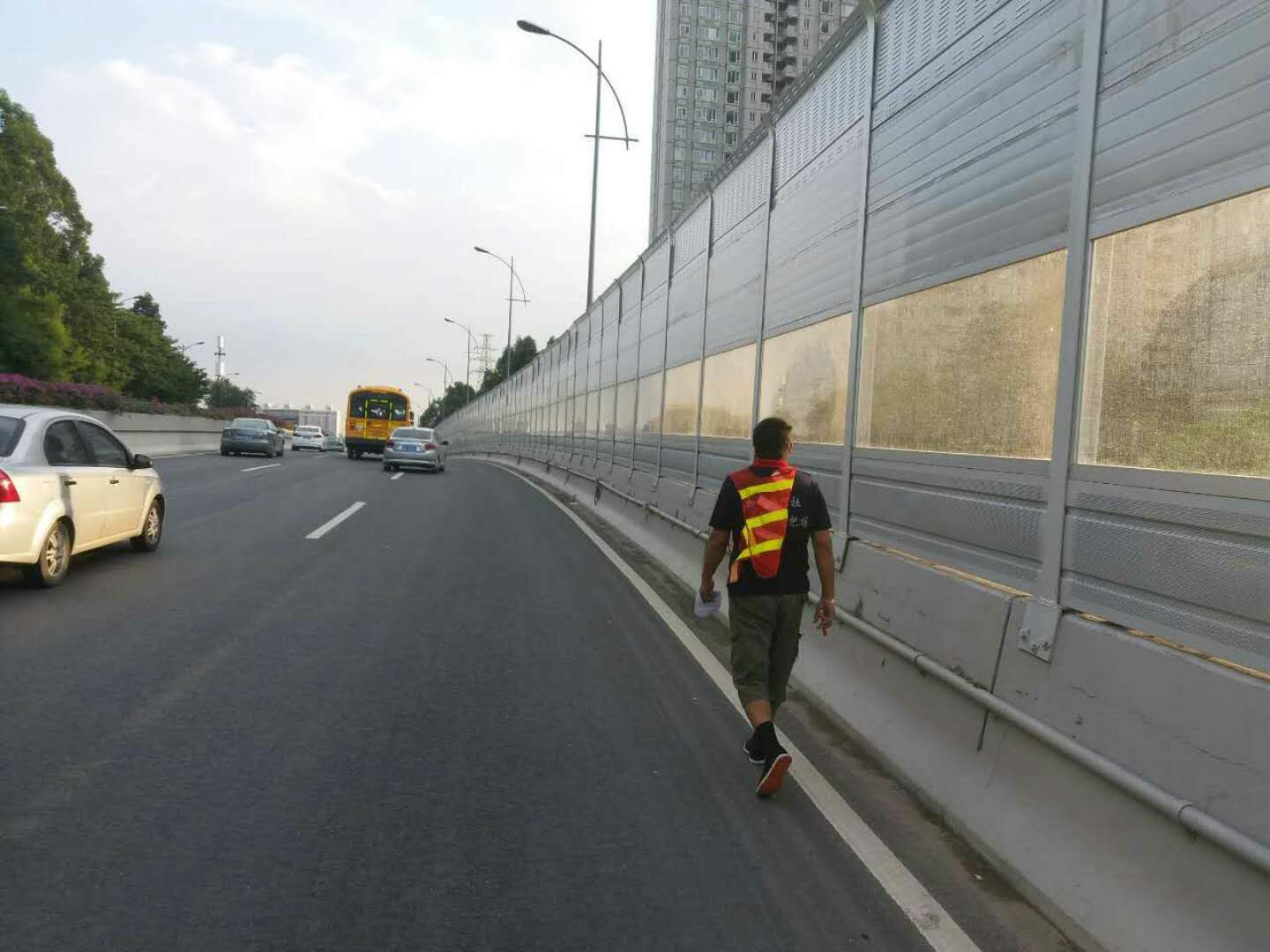 厂家供应公路隔音屏 小区百叶隔音墙