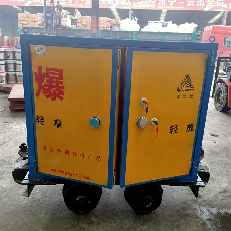 贵州车载火工品箱 民爆器材轨道运输车 危险品移动库