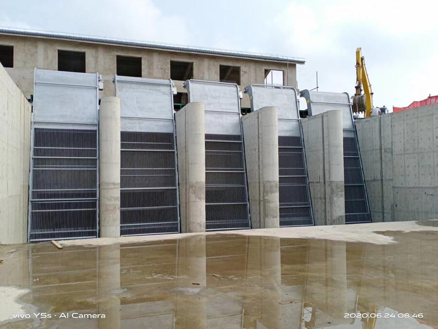 不锈钢式格栅除污机 移动抓斗 液压雨水格栅 粗细耙齿清污机