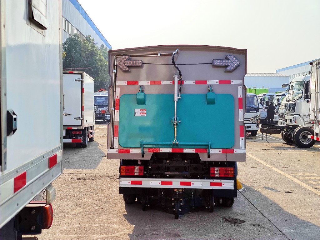礦區(qū)消防車出口價格
