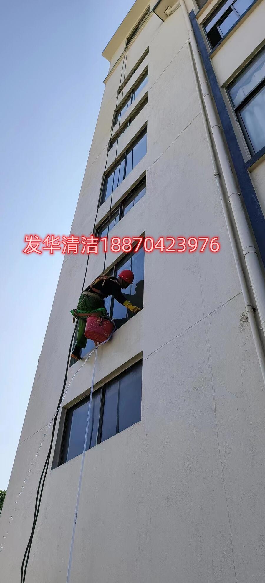 福建泉州市外墙清洗蜘蛛人玻璃幕墙铝塑板清洗外墙空鼓敲掉