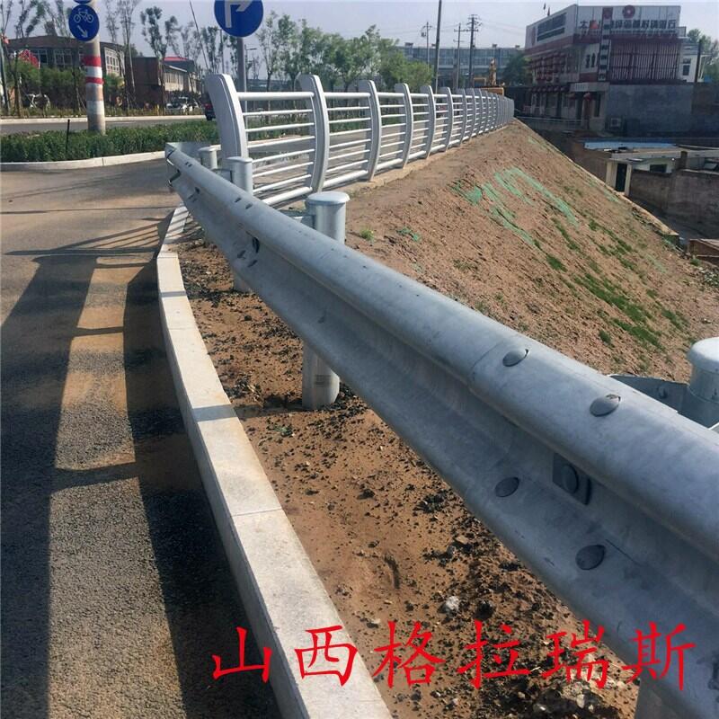 太原高速波形护栏 公路防撞护栏 波纹型护栏 波形梁钢护栏 三波护栏 国省道改造护栏