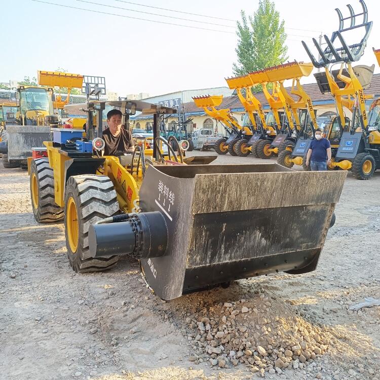 攪拌混凝土鏟車斗操作視頻 自己有鏟車改攪拌機(jī)改裝廠家