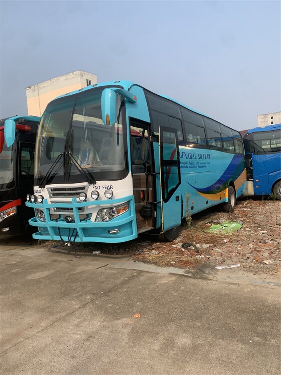 出口翻新客車前檔風兩塊玻璃國三國四排放技術升級助力環保低碳出行