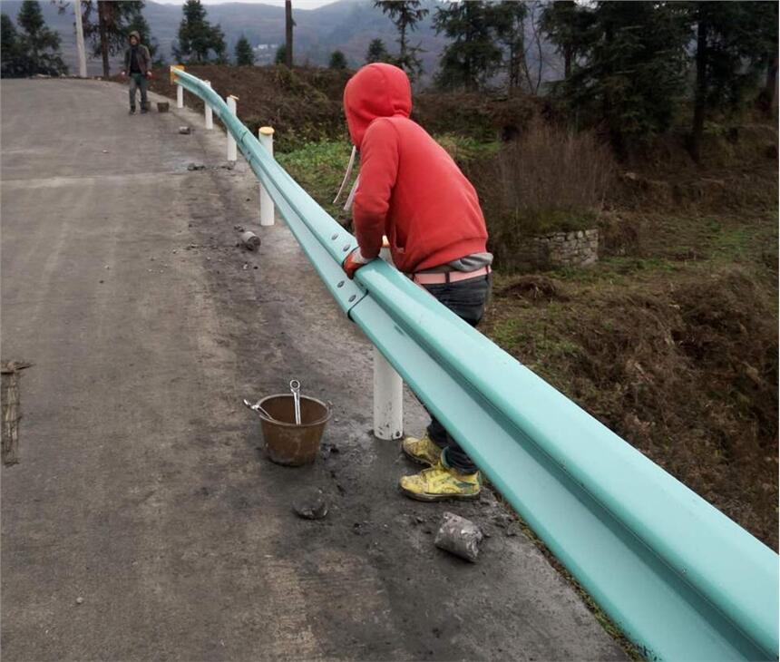 桂林波形护栏板厚度和重量区分