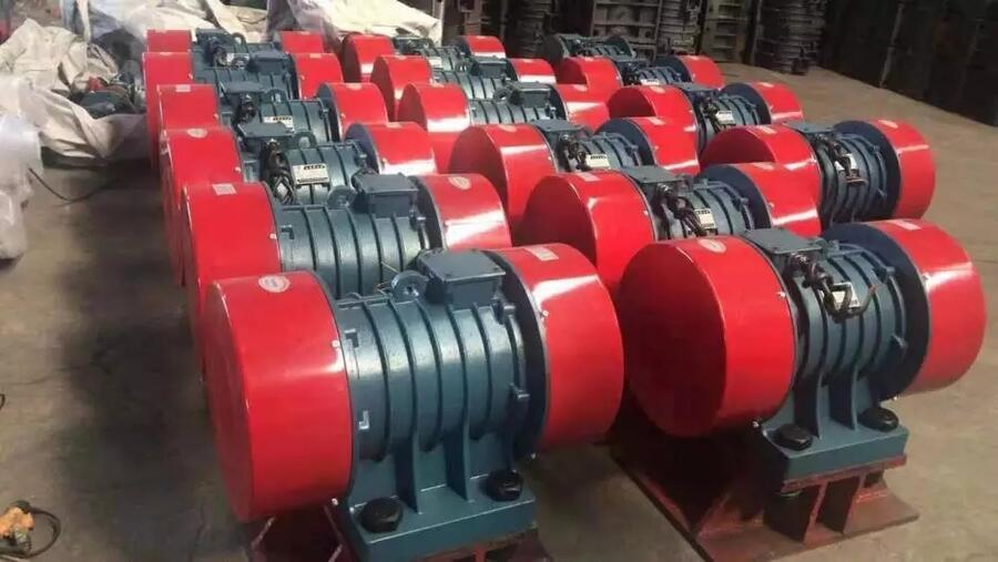 Vibrating motor for sludge removal screen Universal vibrator JZO1.2-4 HTC Industrial Motor Factory 380V 0.08 kW motor pictures & photos