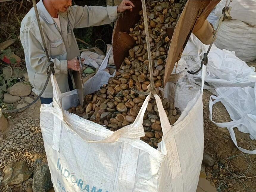 晨耀奇石鹅卵石 铺路石滤水石料量大给优 鹅卵石厂家批发