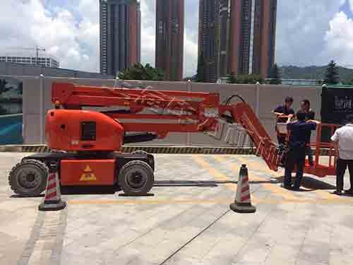 自行走曲臂式（柴油驱动）高空升降平台什么牌子好