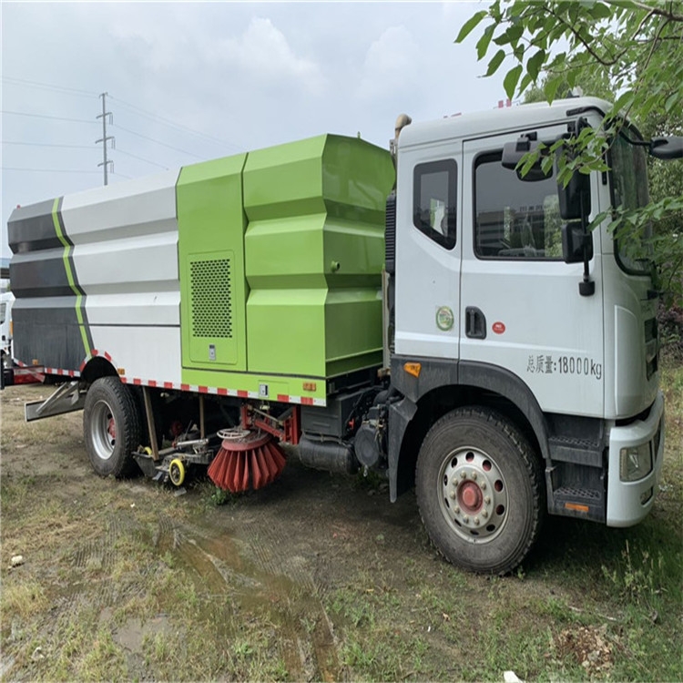 房山東風(fēng)多利卡小型掃路車包上牌