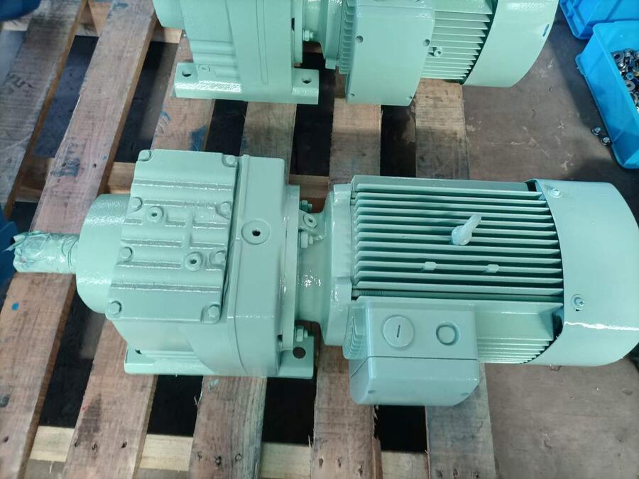 SA67-YVP1.5KW-NA21懸掛式減速機(jī)黃驊