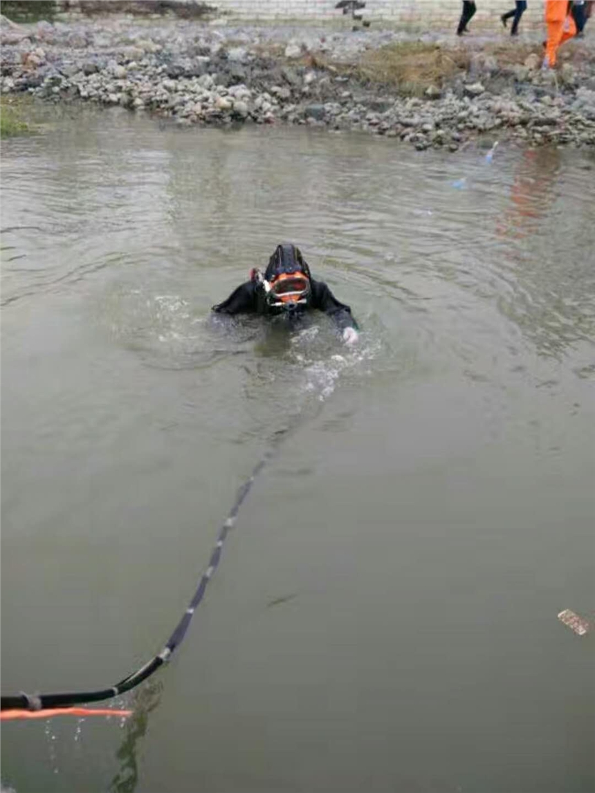 （水下专家）：四会市附近的水下切割队伍