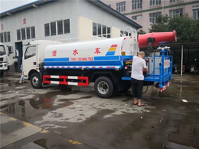 物美价廉蓝牌洒水车 2020年新款带抑尘设备的洒水车厂家直销