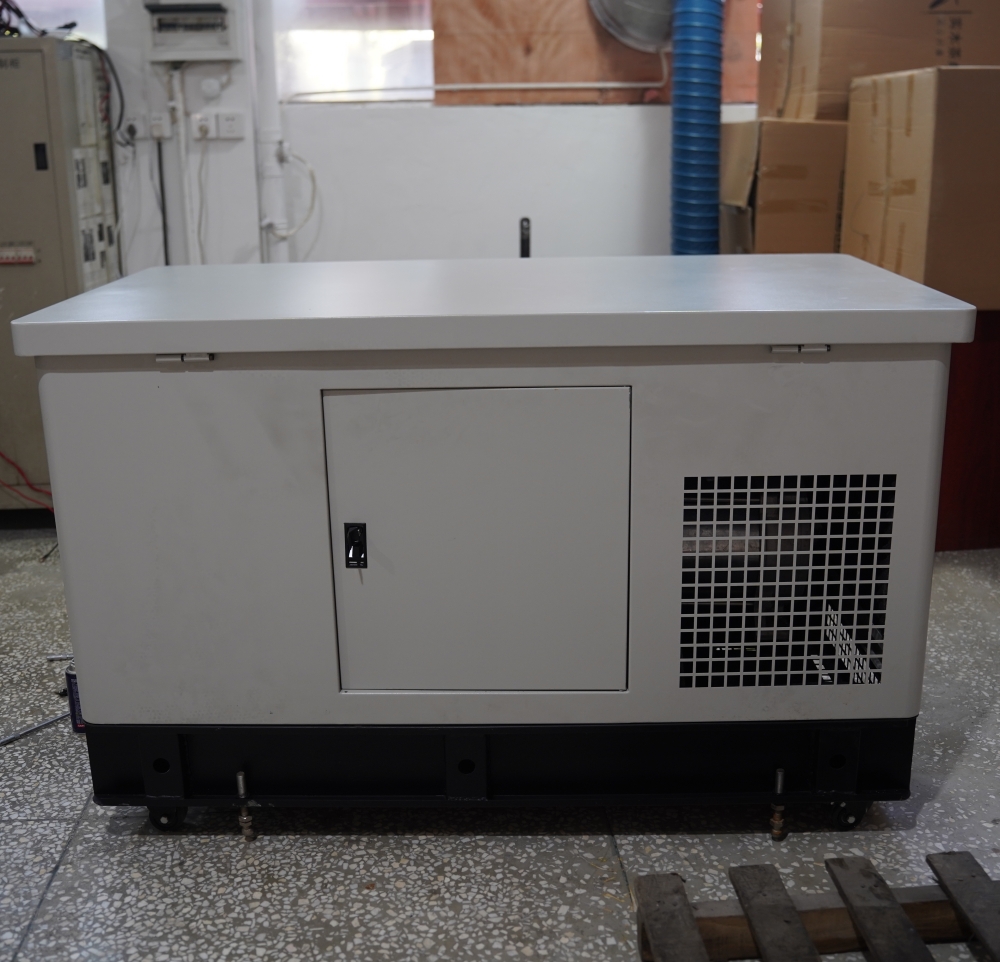 23kw water-cooled silent gasoline generator 25kw silent gasoline generator pictures & photos