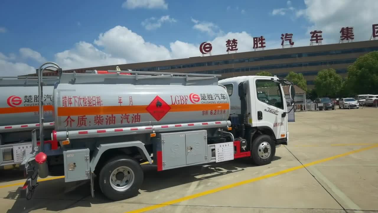 楚胜解放小油罐车